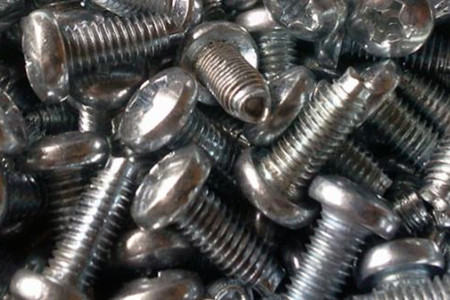 三角螺釘斷裂原因？材料質(zhì)量差是常見原因！
